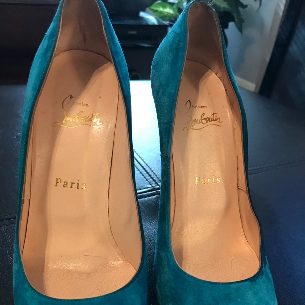 Authentic Christian Louboutin Pump